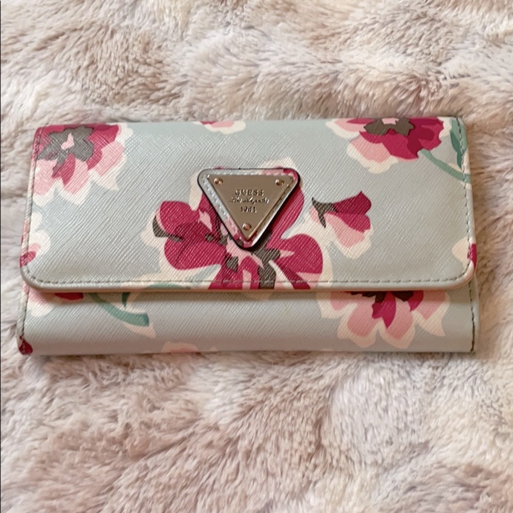 A GUESS los angles 1981 floral wallet!